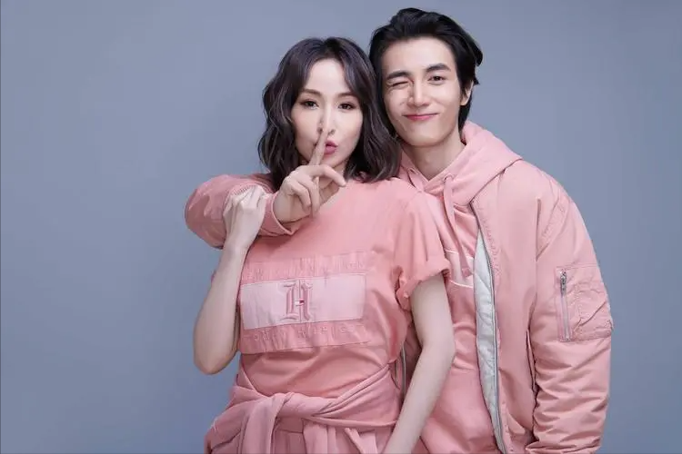 没结婚但有固定伴侣，4位中年女星很特别，俞飞鸿：那男人算闺蜜