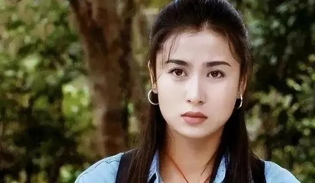 “清纯相貌，性感身材”，岁月不败的美人吴雪雯。