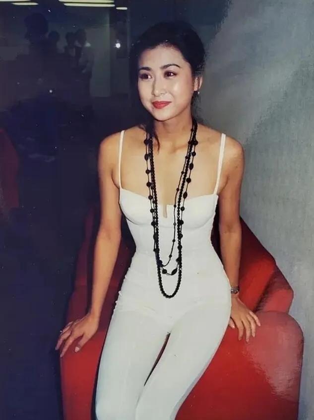 “清纯相貌，性感身材”，岁月不败的美人吴雪雯。