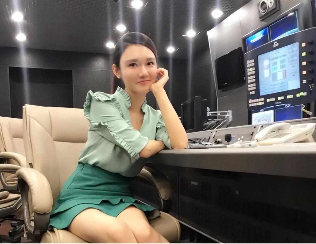 龙洋：27岁上春晚，被称“董卿接班人”，29岁因升职太快引发争议