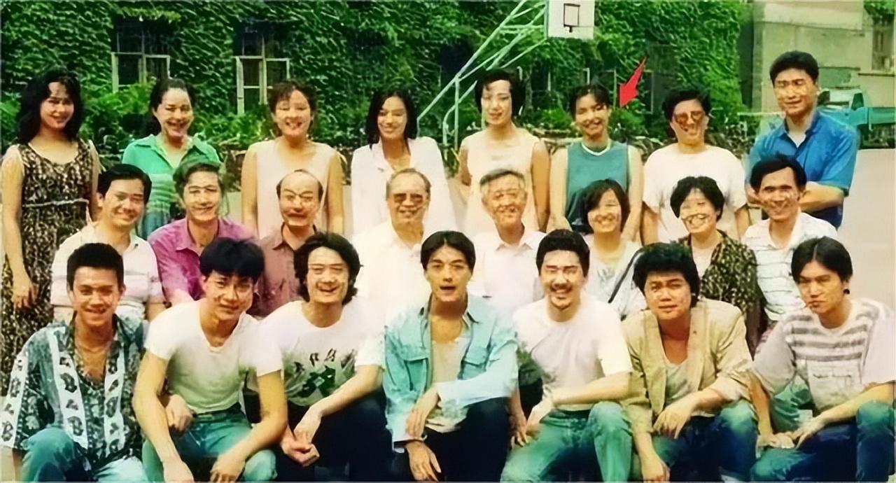 曾经美得一塌糊涂，如今沦为土气大妈，岁月这把“杀猪刀”太狠了