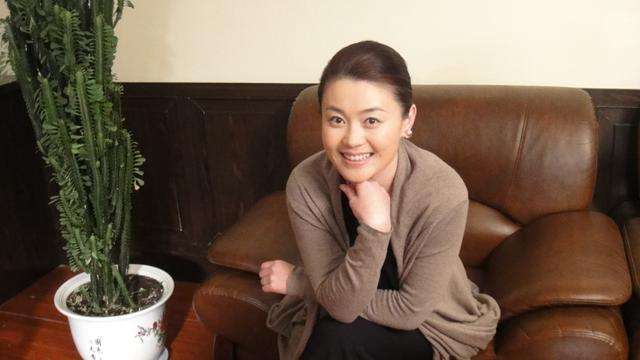 从化妆师到“御用老婆”，赵本山一手力捧，关婷娜36岁依旧单身