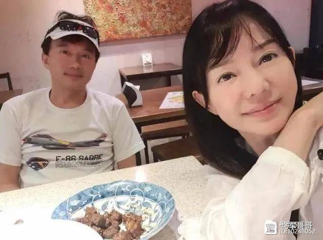 58岁女星被曝婚姻危机！曾离婚4年又复婚，如今喊话老公绯闻对象