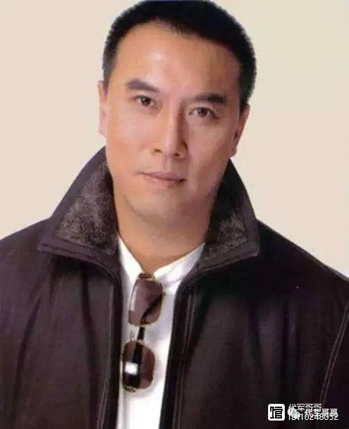 他是陈佩斯妹夫，曾经演赵云出名，如今52岁照顾病妻多年无怨无悔