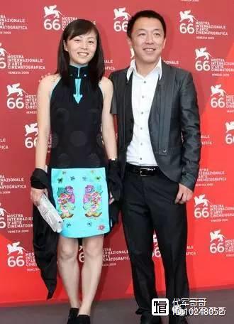 黄渤与老婆亲密照曝光很有夫妻相