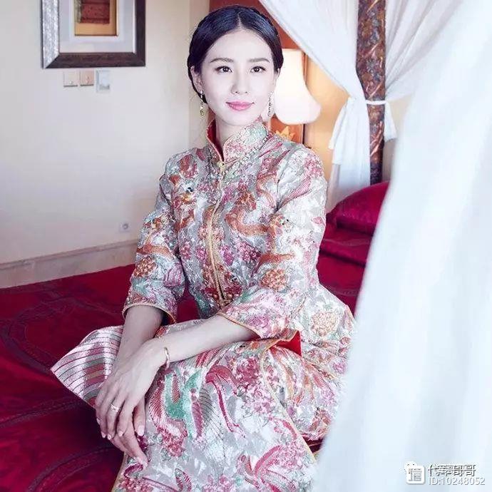 刘诗诗的新娘装很美，直到看到陈妍希，我彻底被征服了！