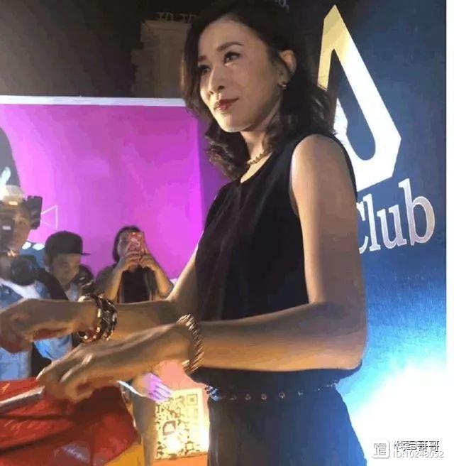 她曾经是与黎姿齐名的TVB最美花旦，如今43岁却沦落到夜场捞金？