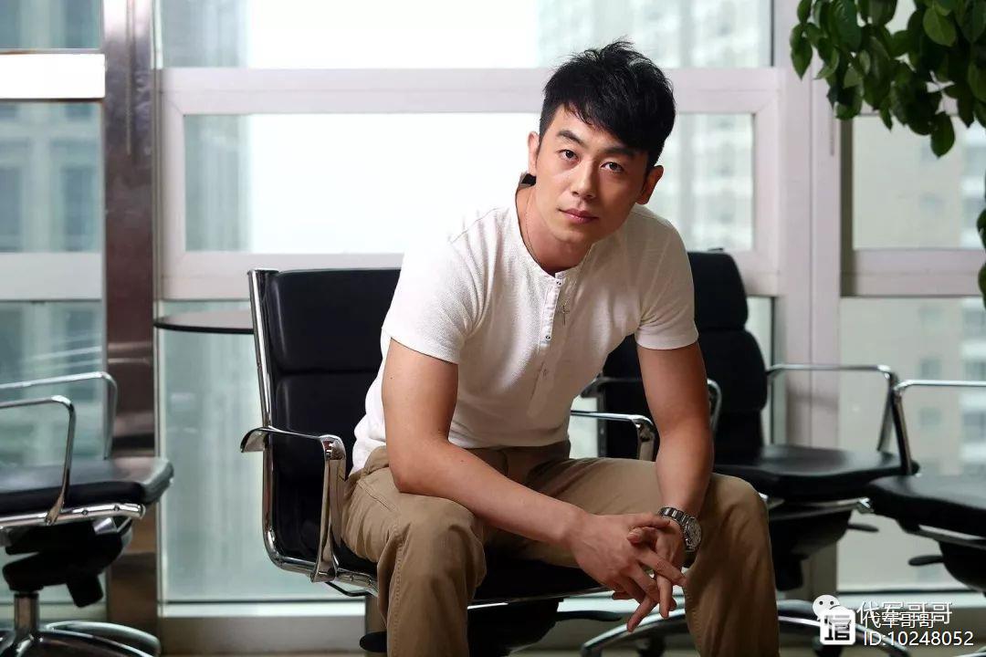 他是罗晋的同班同学，曾与刘亦菲传绯闻，如今34岁演技大爆发！