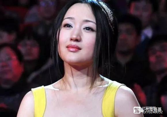47岁杨钰莹美如18岁少女，为啥却还是单身？