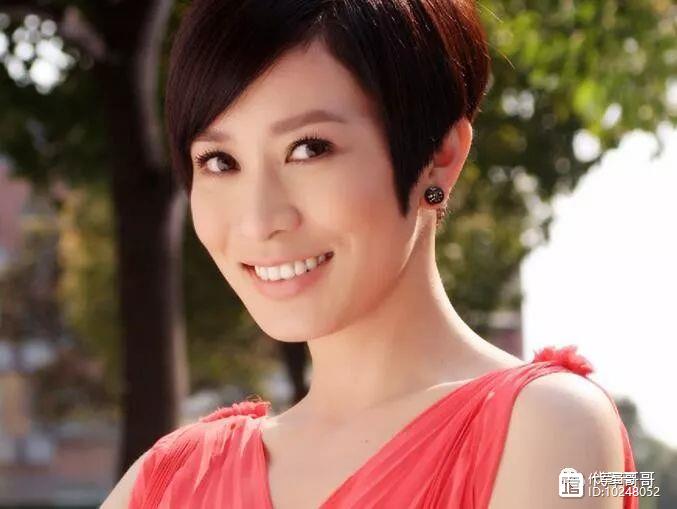 她出道21年成港剧一姐，与陈浩民相恋4年，如今43岁却还是单身！