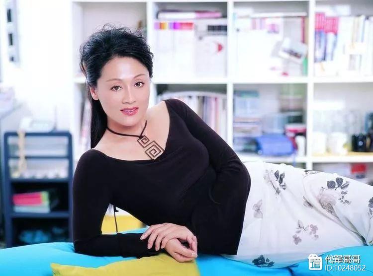 她是宋丹丹同学，曾获“最美影后”称号，如今55岁美成这样？