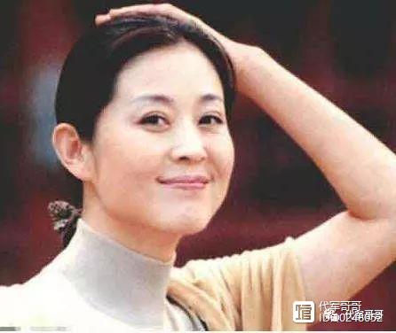 她是赵本山的“梦中情人”，曾与陈凯歌相恋，如今59岁过成这样？