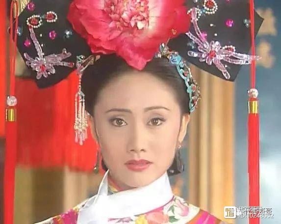 她演《还珠格格》走红，美貌不输刘涛，如今53岁尽显优雅气质！