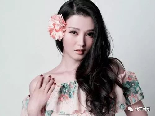 她演《孝庄秘史》成名，嫁给徐僧2年后离婚，34岁还美如少女？