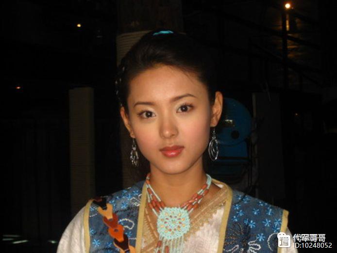 她长相清纯似杨超越，与袁姗姗演闺蜜成名，34岁美如少女却单身？