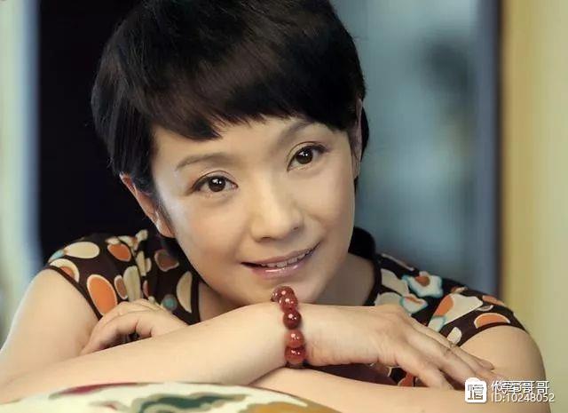 她演技不输蒋雯丽，39岁嫁给张嘉译，如今49岁幸福成这样？