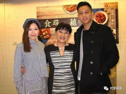 一婚嫁著名导演，二婚嫁脑科医生，如今70岁的她幸福成这样？