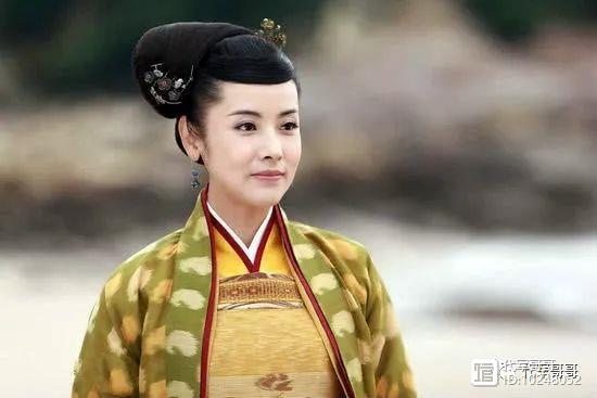 她长相酷似杨明娜，40多岁还是单身，在《都挺好》中演保姆走红