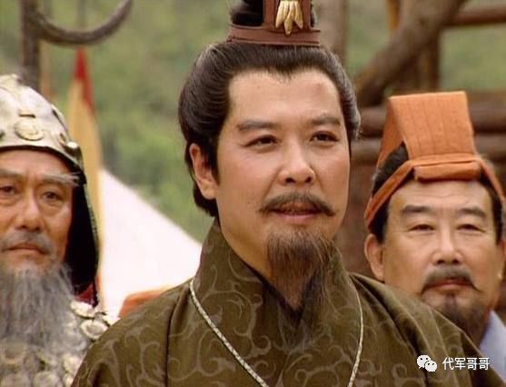 他是国家一级演员，演刘备成名，如今67岁因家里失火上热搜