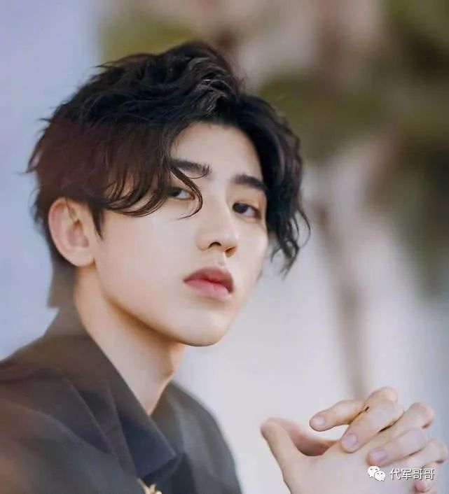 盘点上演“喉结杀”的十大帅气男星，谁最让你心动？