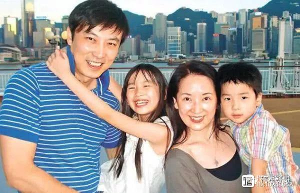 他曾被称为吻神，娶大3岁美女演员，如今53岁婚姻生活甜如蜜