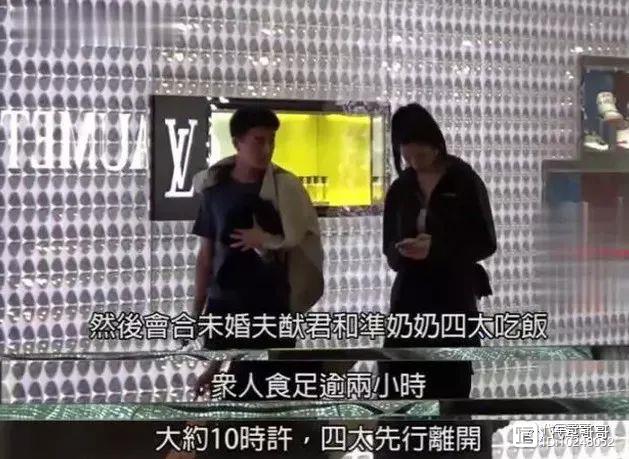 奚梦瑶和何猷君结伴去看婴儿床，为生孩子做准备？