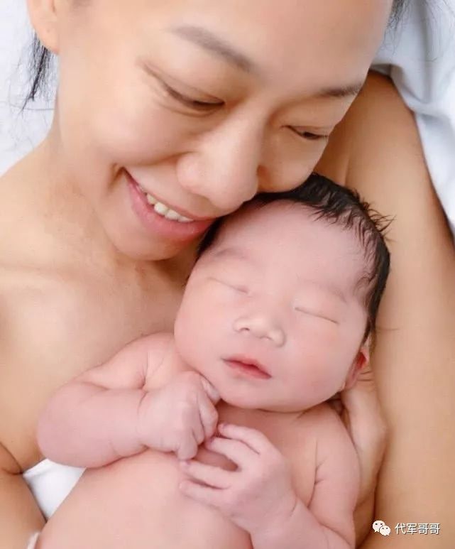 又一女星成功产子！41岁高龄产妇还鼓励顺产，老公身世显赫