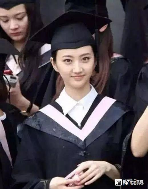 女星穿学士服谁最美？沈月第八，景甜第二，刘亦菲排第几？