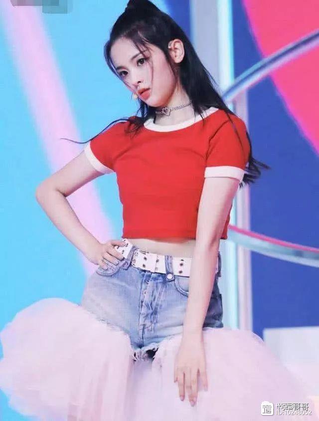 盘点杨超越的十大惊艳着装，看看哪款造型最好看？
