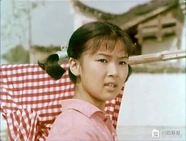 80年代红极一时的演员，嫁给音乐才子后隐退，如今60岁生活很幸福
