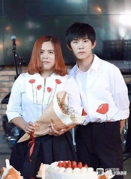 盘点八大帅气男星的美妈，看看谁最有少女感？
