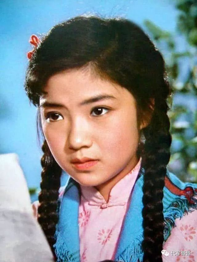 80年代很红的清纯美女，因病淡出演艺圈，如今58岁婚姻很幸福