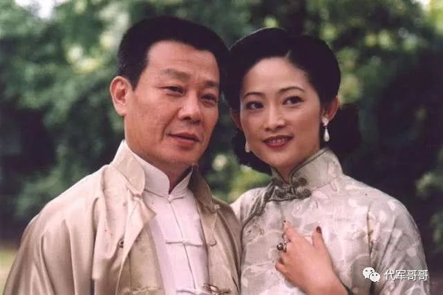 荧屏妈妈专业户，为当好后妈一直没生孩子，59岁依然优雅美丽