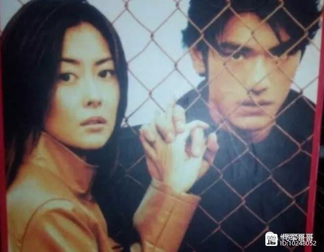 她被称初恋女神，嫁小3岁音乐家遭家暴离婚，如今49岁风韵犹存