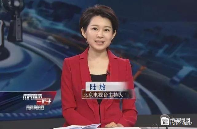 她是北京卫视当家花旦，长相神似papi酱，如今很美年龄婚恋却成谜
