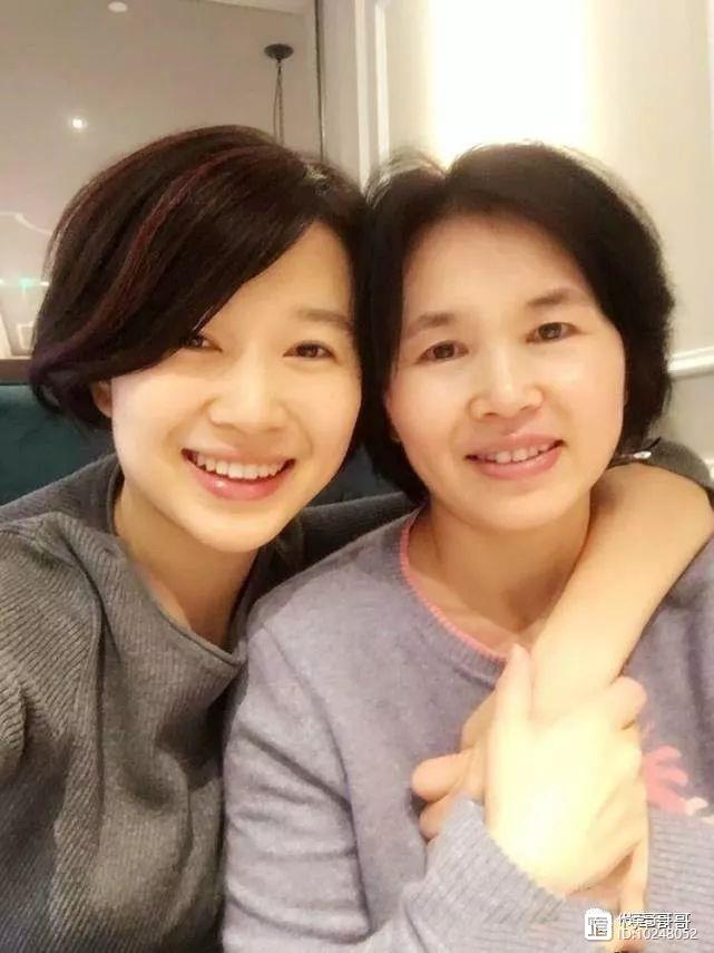她是北京卫视当家花旦，长相神似papi酱，如今很美年龄婚恋却成谜