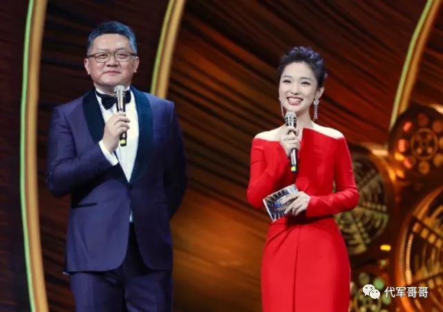 她被称为董卿接班人，颜值高台风稳，如今26岁成“预言家”？