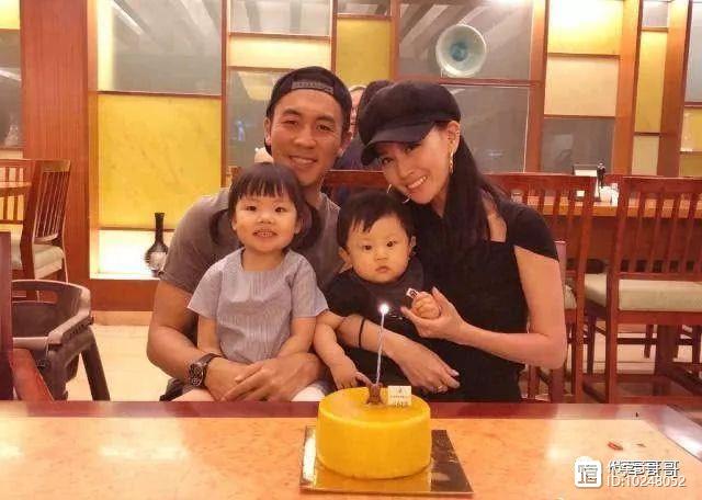 他是曾与成龙齐名的美男子，娶小11岁娇妻，如今73岁婚姻甜如蜜