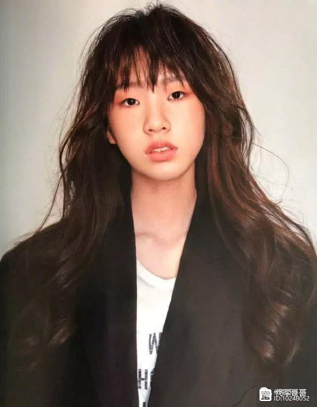 麻辣美女主播，结婚14年生下3个女儿，如今41岁生活甜如蜜