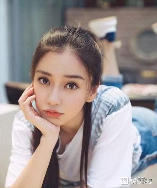 女星托腮自拍照谁最美？关晓彤垫底，杨颖第二，迪丽热巴排第几？
