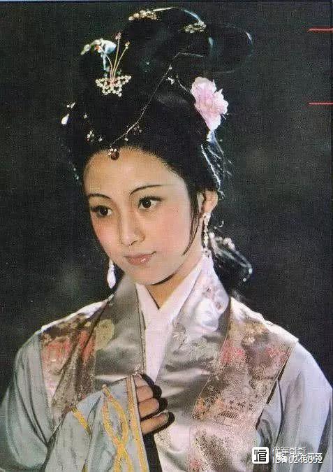 她曾与陈红齐名，80年代饰演最美西施，如今59岁销声匿迹让人怀念