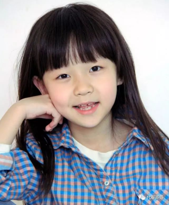 童星出道的她长大了！曾被称“小王珞丹”，如今13岁长出初恋脸