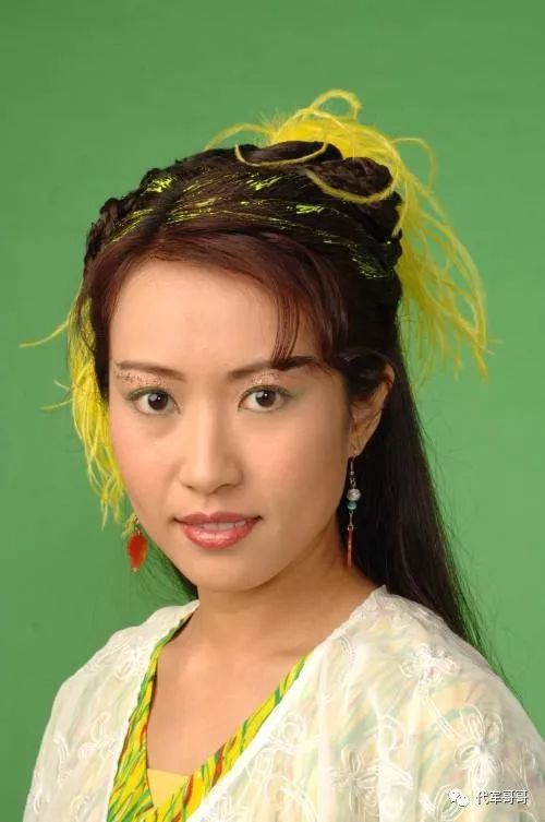 她是TVB公认的绿叶，43岁生下二胎，如今婚姻生活甜如蜜