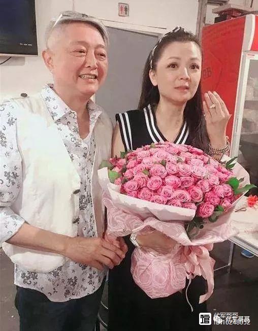 又一位女星要结婚了！与大5岁男友相恋18年，50岁生日当天被求婚