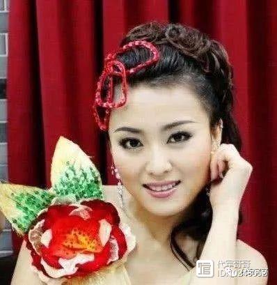 《乡村爱情12》中的美女，嫁给其貌不扬演员，儿子长相酷似王俊凯