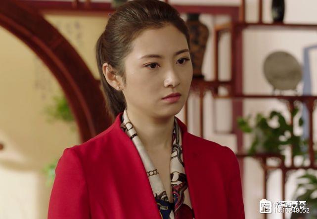《刘老根3》中的小王秘书真漂亮，长相酷似黄奕，气质优雅很养眼