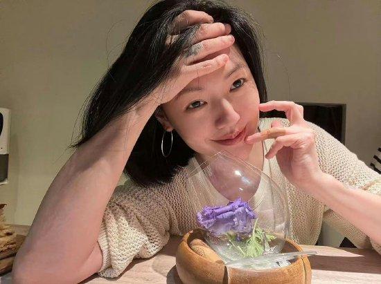 小S说自己有容貌焦虑：在餐厅吃饭会不停照镜子