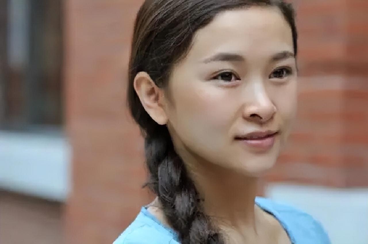 她在汶川地震中丧女失腿，6年后再嫁华裔学霸，现儿女双全很幸福
