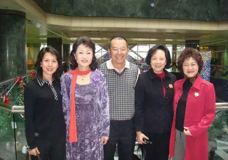 已去世了的五位广东电视台主持人，其中有两人曾是珠江台的台柱