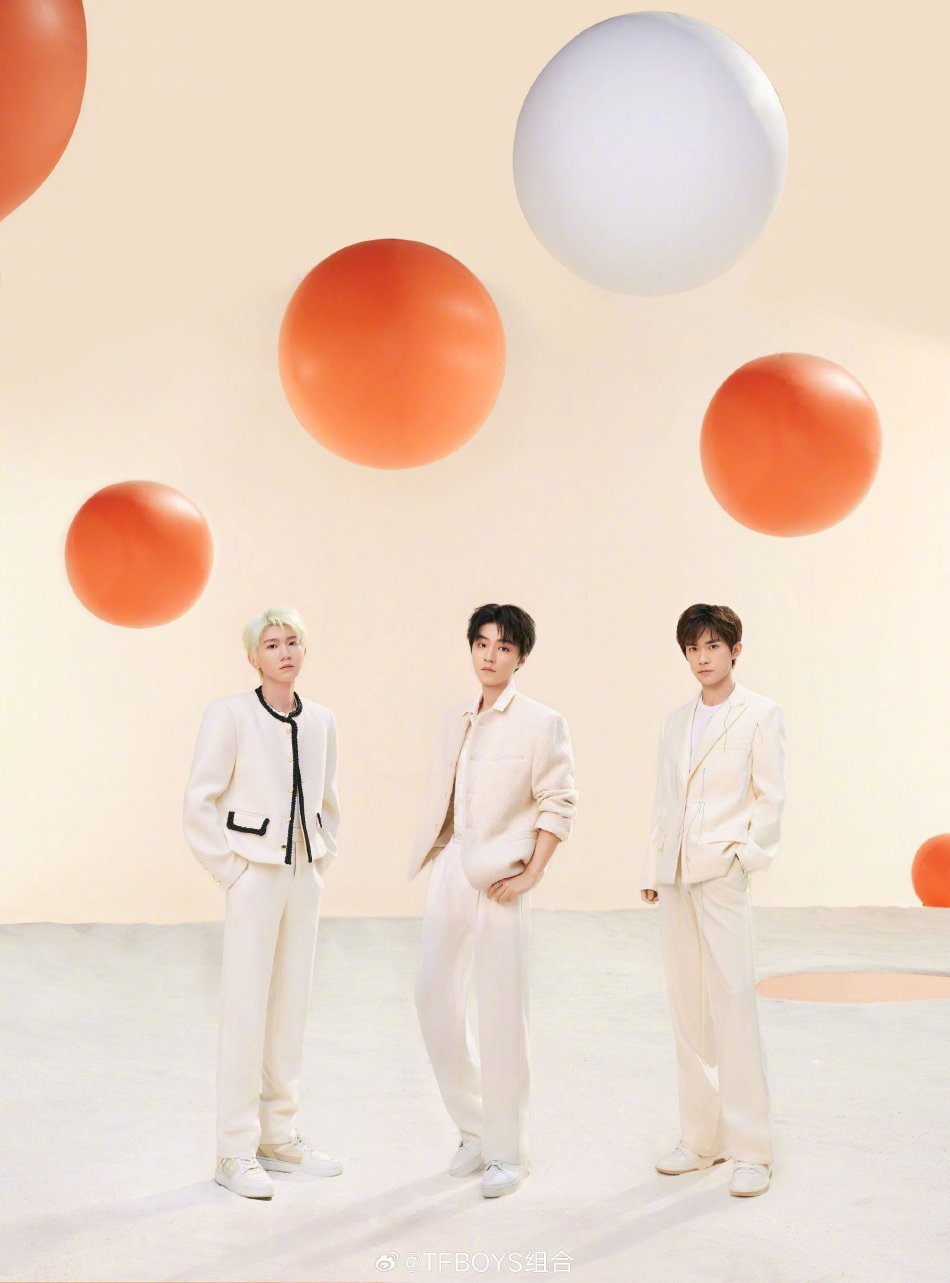 组图：TFBOYS十周年演唱会倒计时 官博发布三人橙色系写真大片